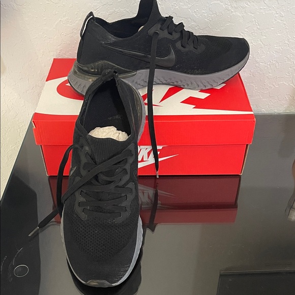 Nike Men’s Flyknit Epicreact all black. Size 10.5. - Picture 1 of 5